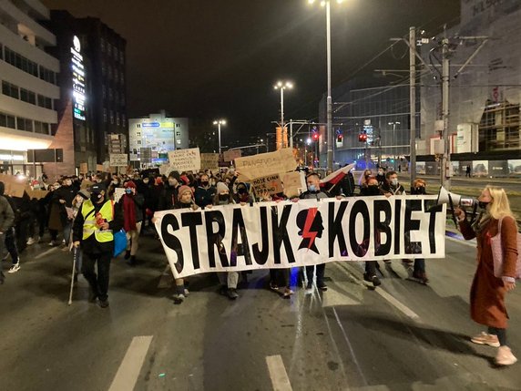 Protest kobiet. Plac Dominikański we Wrocławiu