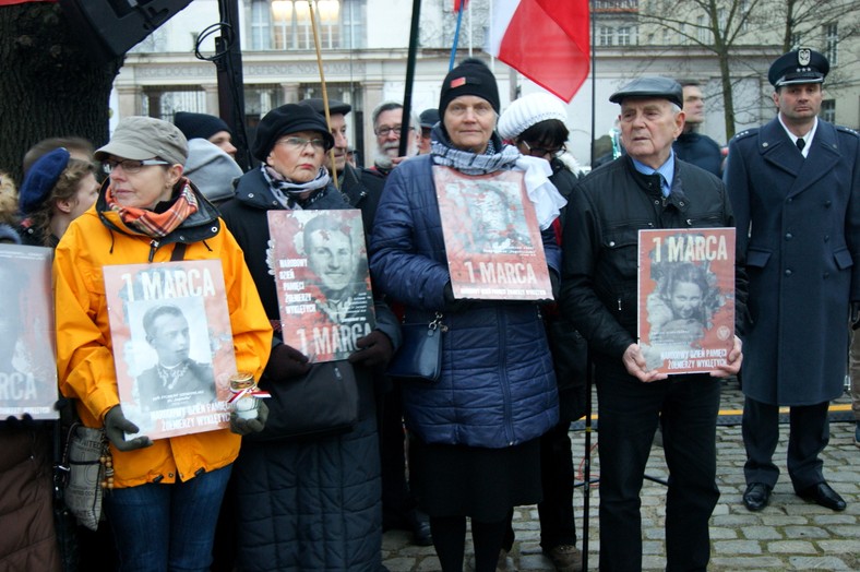 Niektórzy mieli ze sobą także zdjęcia żołnierzy wyklętych