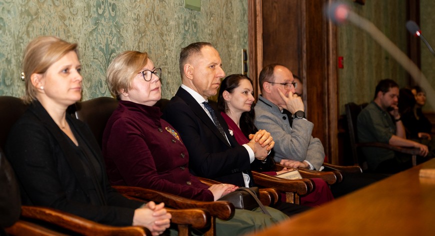 Uczestnicy wydarzenia porozmawiali z autorami dysertacji doktorskich traktujących m.in. o wizji Polski południowej, o stworzeniu Wirtualnego Ogrodu Terapeutycznego dla rodziców dzieci chorych na białaczkę czy o wieloaspektowym badaniu przemian okresu okołomenopauzalnego.