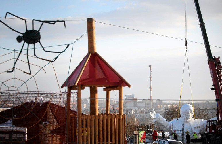 Pomnik Jana Pawła II w parku rzeźby sakralnej w Częstochowie