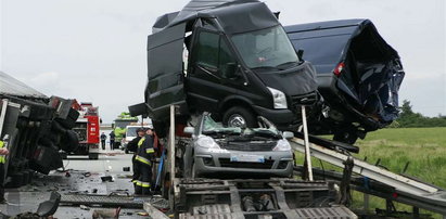 Zablokowana A4, zderzyły się ciężarówki