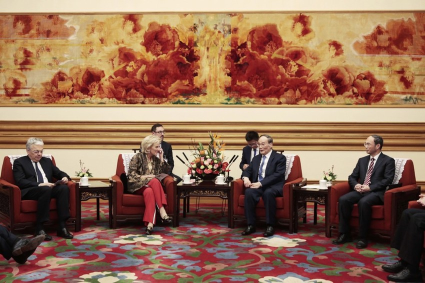 Belgijska princeza Astrid sa bivšim kineskim potpredsednikom Vangom Kišanom u Zongnanhaju 18. novembra 2019.