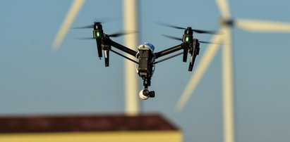 Dron zranił dziecko. Operator stanie przed sądem rodzinnym