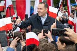 Nawrocki ręczył za neonazistę? Nowe informacje o kandydacie popieranym przez PiS