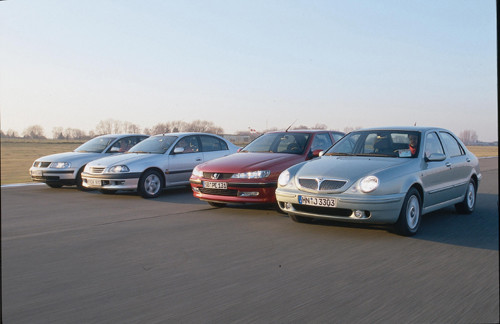Lancia Lybra, Peugeot 406, Toyota Avensis i VW Passat - Który dalej i bezpieczniej zawiezie rodzinę?