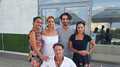 Együtt ünnepelt Pintér Tibor az exeivel és új párjával