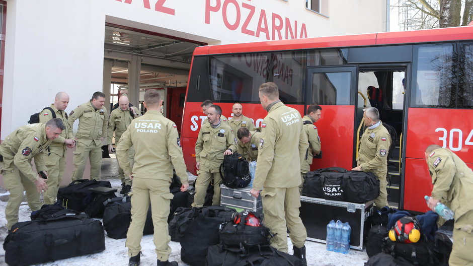 Polscy strażacy jadący do Turcji