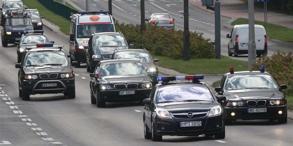 Z drogi śledzie, bo prezydent jedzie