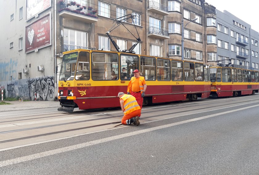 ak wyglądają tory tramwajowe na Piotrkowskiej w Łodzi