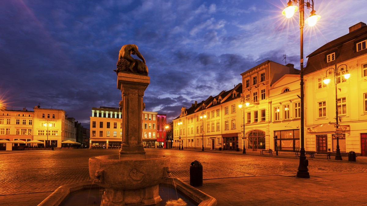 Na razie nie myślę o kandydowaniu w wyborach samorządowych na prezydenta Torunia - mówił na antenie Polskiego Radia PiK marszałek województwa Piotr Całbecki. Marszałek dodał, że chce się skupić na dobrym wykorzystaniu pieniędzy unijnych, a nie na wyborach samorządowych, co do których na razie jest zbyt dużo niewiadomych.