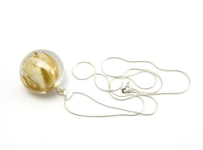 Zatrzymaj lato na dłużej! Roślinna biżuteria Sylwii Całus