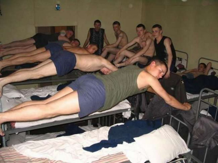 Tak gnębią w rosyjskiej armii. Szokujące zdjęcia!
