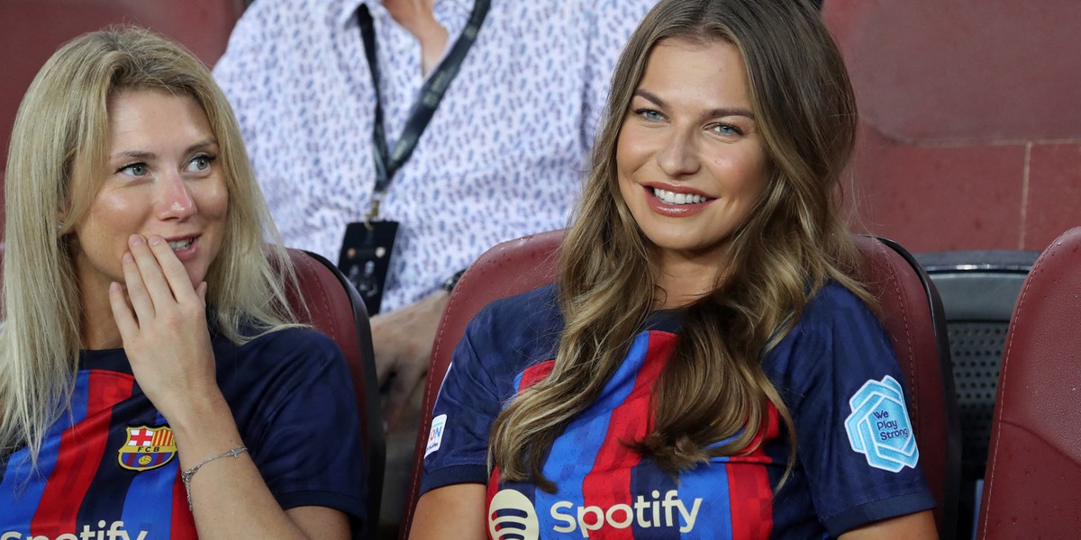 Anna Lewandowska na trybunach Camp Nou.