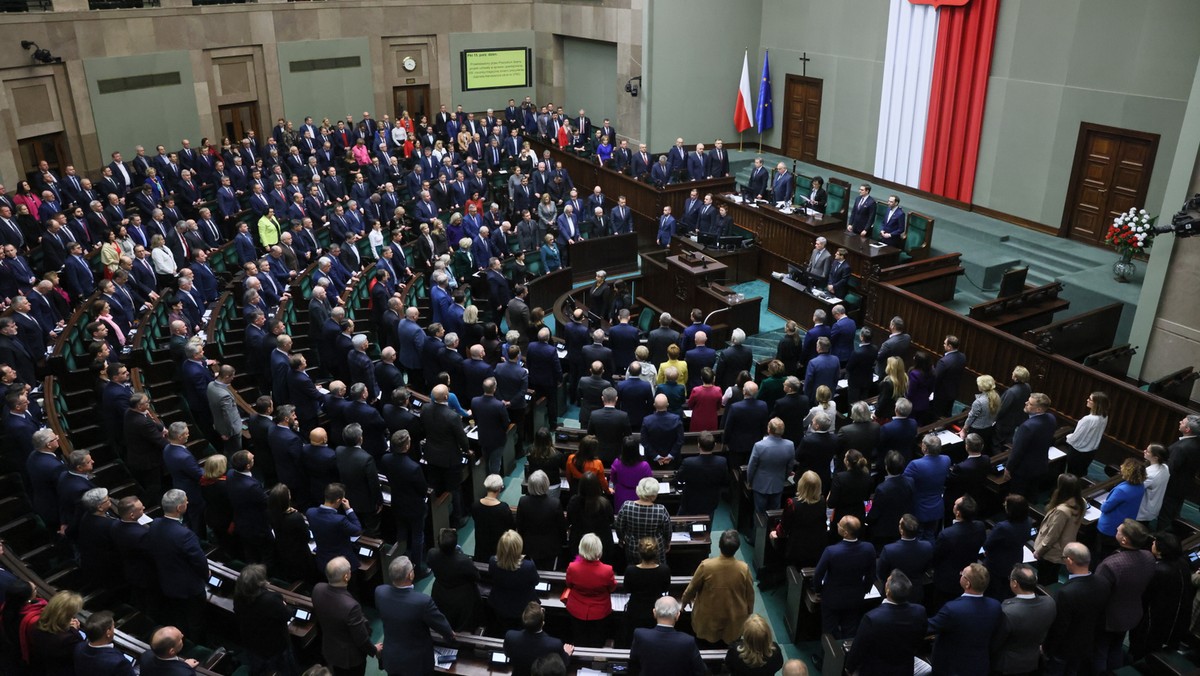 Sejm nie zgodził się w środę na odrzucenie projektu ustawy o powołaniu państwowej komisji, która miałaby badać wpływy rosyjskie na bezpieczeństwo wewnętrzne Polski w latach 2007-2022. O odrzucenie projektu wniosła we wtorek sejmowa komisja administracji i spraw wewnętrznych.