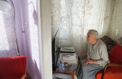 Ile musi wynosić emerytura, żeby nie płacić abonamentu RTV? Warunki zwolnienia z opłaty