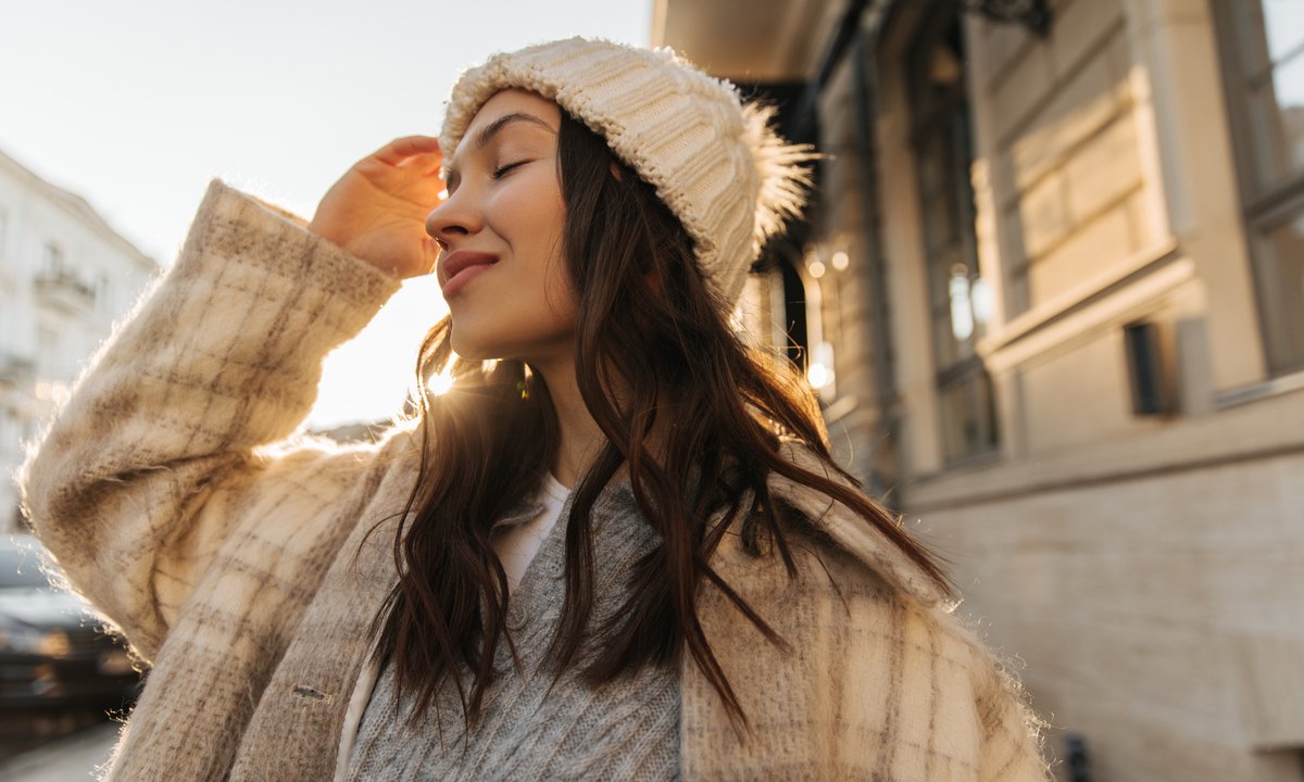 Ta mgiełka to hit na słynny "oklap" po zdjęciu czapki. Dodaje spektakularnej objętości
