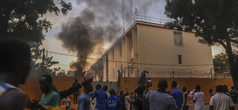 Drugi zamach stanu w Burkina Faso od stycznia. Demonstranci z flagami Rosji zaatakowali francuską ambasadę