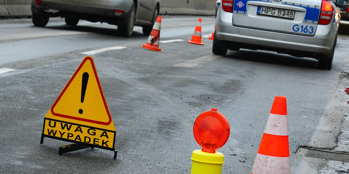 Wypadek przy szkole. Samochód potrącił na pasach dziecko