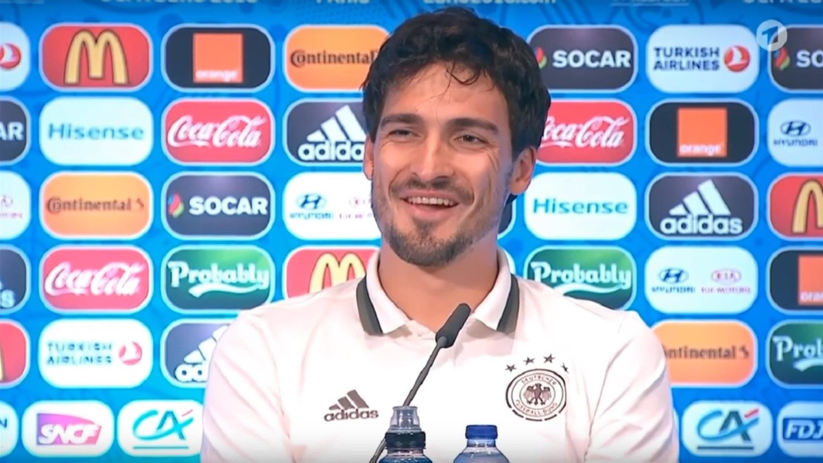 W końcu ktoś zadał to pytanie! Przed meczem z Irlandią Północną Mats Hummels został zapytany o to, czy niemiecka defensywa truchleje przed Willem Griggiem, napastnikiem Wigan Ahtletic, który na Euro 2016 do tej pory nie powąchał murawy, ale jest niekwestionowaną maskotką mistrzostw Europy we Francji.