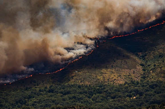 (FOTO) PROBIJALI SE KROZ APOKALIPSU KAKVA NIJE ZABELEŽENA NIKADA U ISTORIJI ZEMLJE!Vatrogasci iz Srbije se vraćaju iz Španije, oglasio se i Dačić: "Ovo nije samo uspešno obavljen zadatak"