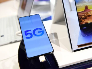 Sieć 5G nie jest ani pierwszą, ani ostatnią generacją sieci mobilnych. Ale ma być czymś przełomowym, co ma mieć spory wpływ na nasze codzienne życie oraz całą gospodarkę