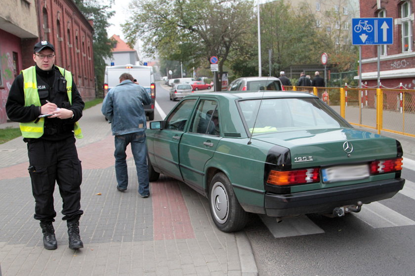 Dziewczynki potrącone na przejściu