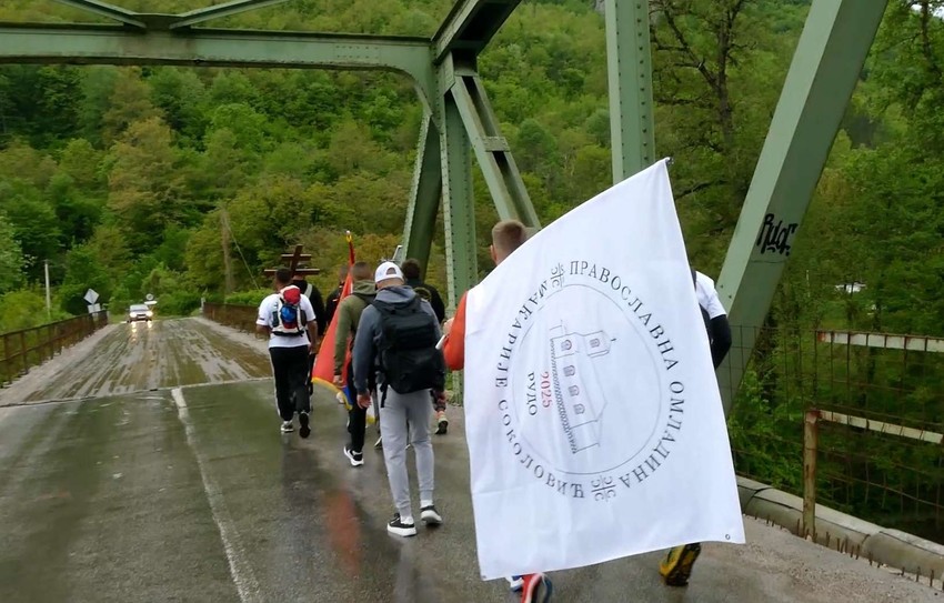 Preko 20 hodočasnika krenulo peške od Rudog do manastira Ostrog