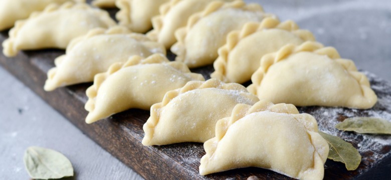 Mrozić ugotowane czy surowe pierogi na święta 2025? Fenomenalny trik ułatwiający życie