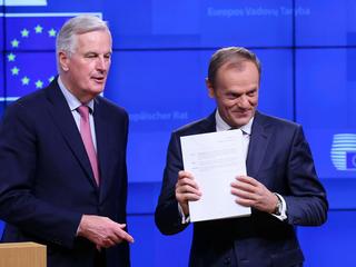 Michel Barnier, unijny negocjator ds. brexitu, i Donald Tusk, szef Rady Europejskiej. Bruksela, 15 listopada 2018 r.