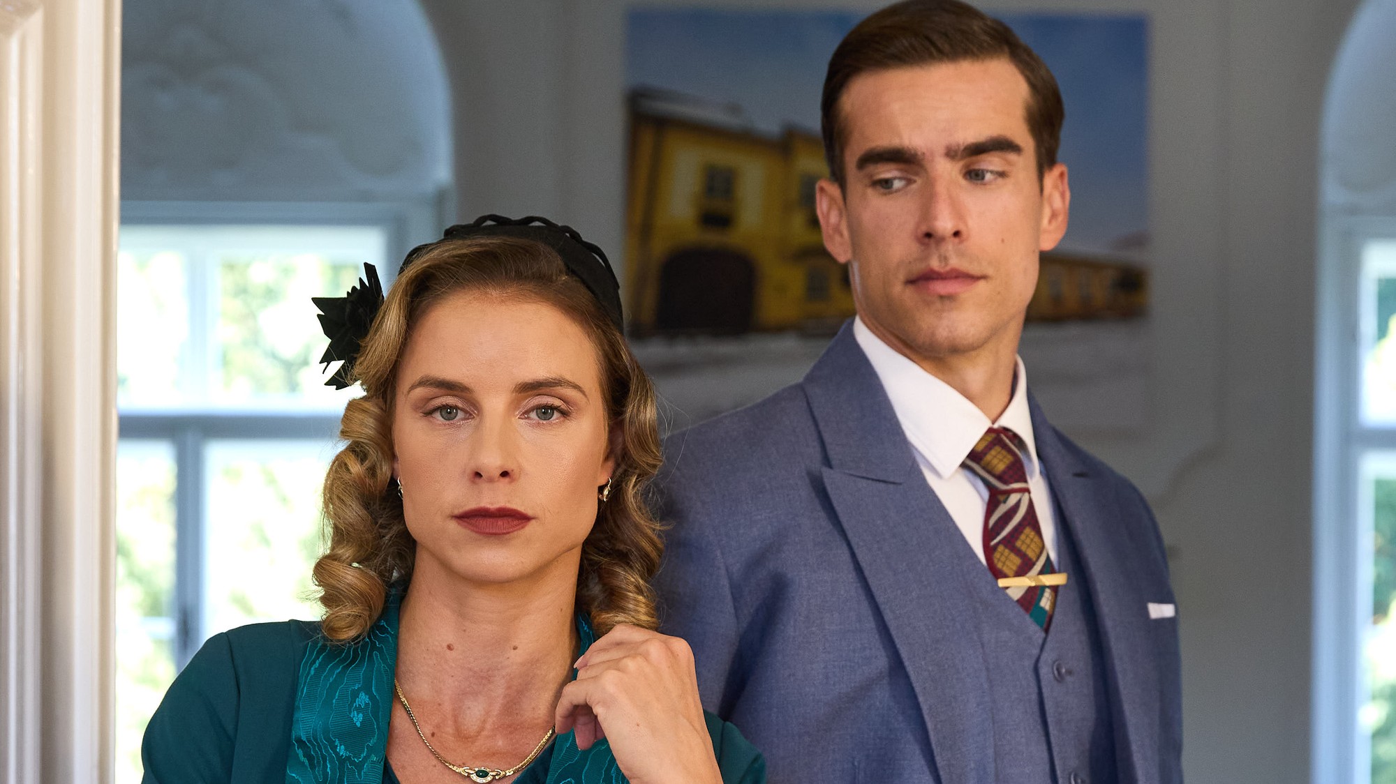Nela Pocisková a Adam Bardy v seriáli Dunaj, k vašim službám.
