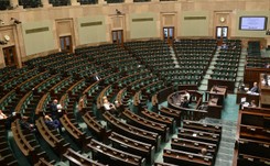 Tylko trzy partie dzielą między siebie Sejm. Nowy sondaż CBOS