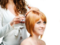 Gotuj się na cięcie! Najmodniejsze fryzury sezonu