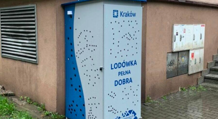 Na terenie Krakowa powstała czwarta już Lodówka Pełna Dobra.