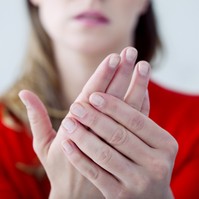 Évek óta így fájnak a lábaim, kezeim, mi lehet a baj? Az orvos válaszol