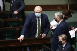 Sejm uchwalił ustawę obniżającą akcyzę na paliwa i prąd. To kolejny element tarczy antyinflacyjnej