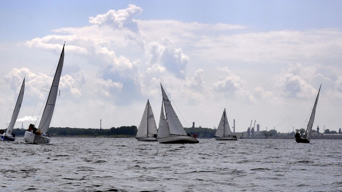 Międzynarodowa obsada wystartowała w III Regatach o Puchar Mariny Gdańsk. Z polskimi żeglarzami postanowili zmierzyć się Szwedzi na jachcie Tina oraz załoga Fujimo pływającego pod amerykańską banderą.