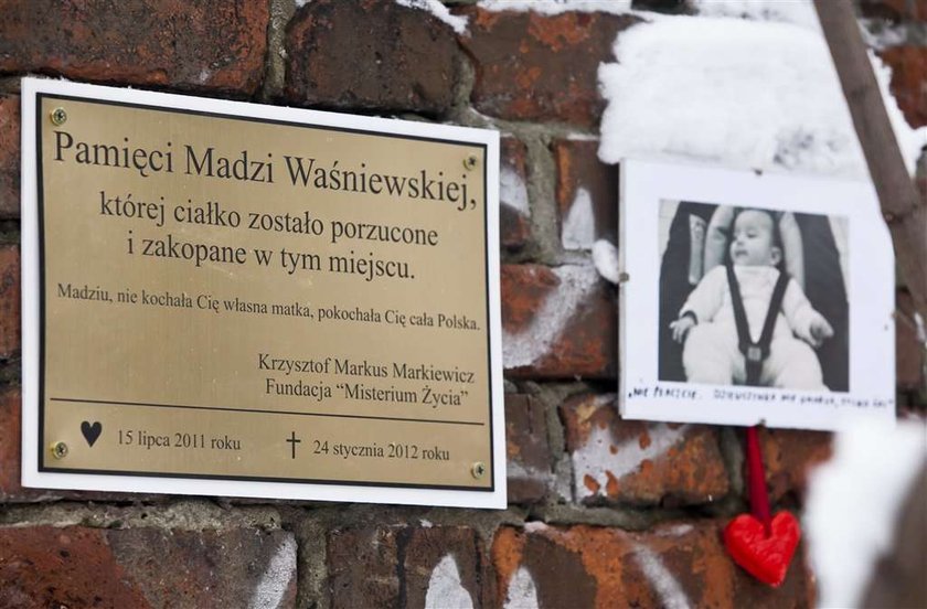 Tablica pamięci Madzi: Nie kochała Cię własna matka...