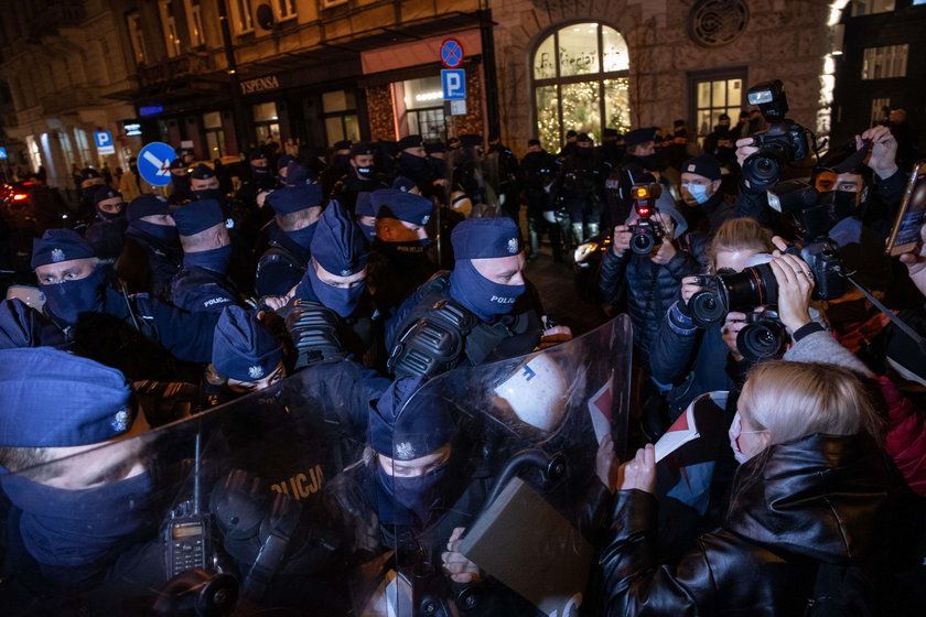 Trwa protest kobiet w Warszawie