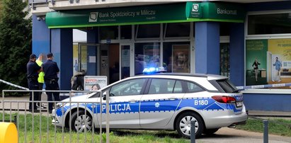 Sprawca napadu na bank we Wrocławiu uciekł. Policja apeluje o pomoc do kierowców