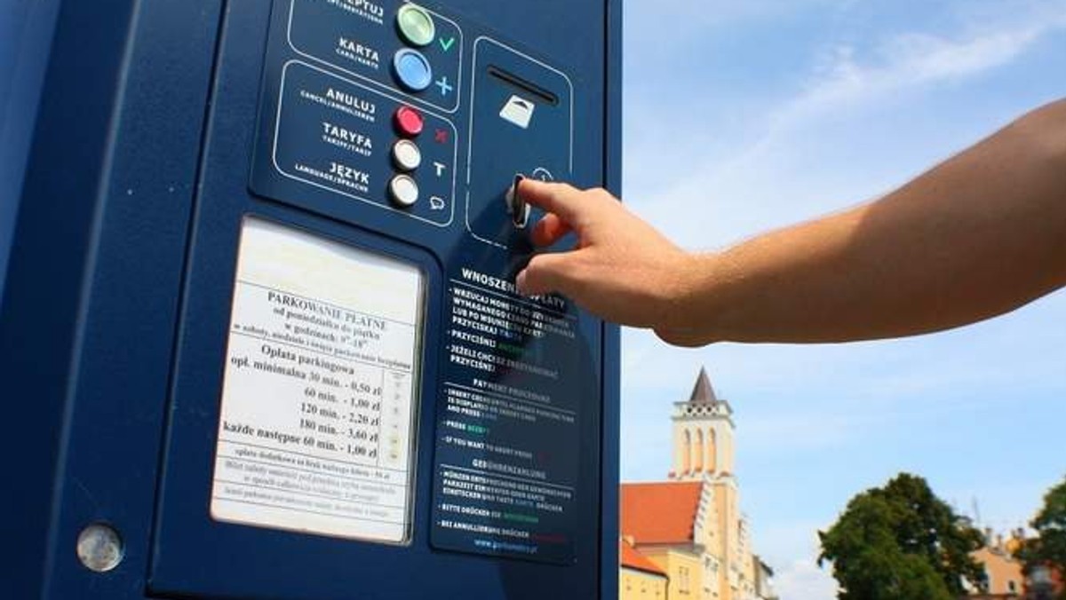 Nową Sól czeka powiększenie strefy płatnego parkowania o dodatkowe dwa miejsca. Jak tłumaczą radni, jest to związane głównie z przeprowadzonymi lub prowadzonymi tam inwestycjami.