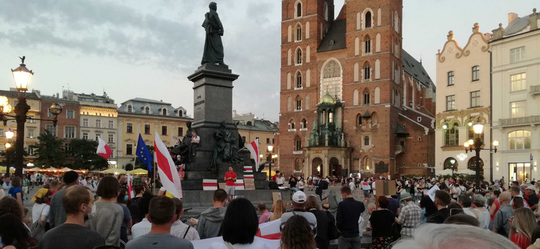 Akcja solidarności z Białorusinami w Krakowie [GALERIA]
