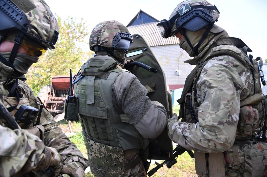 Ruski specijalci u Volčansku u regionu Harkova u maju 2022.