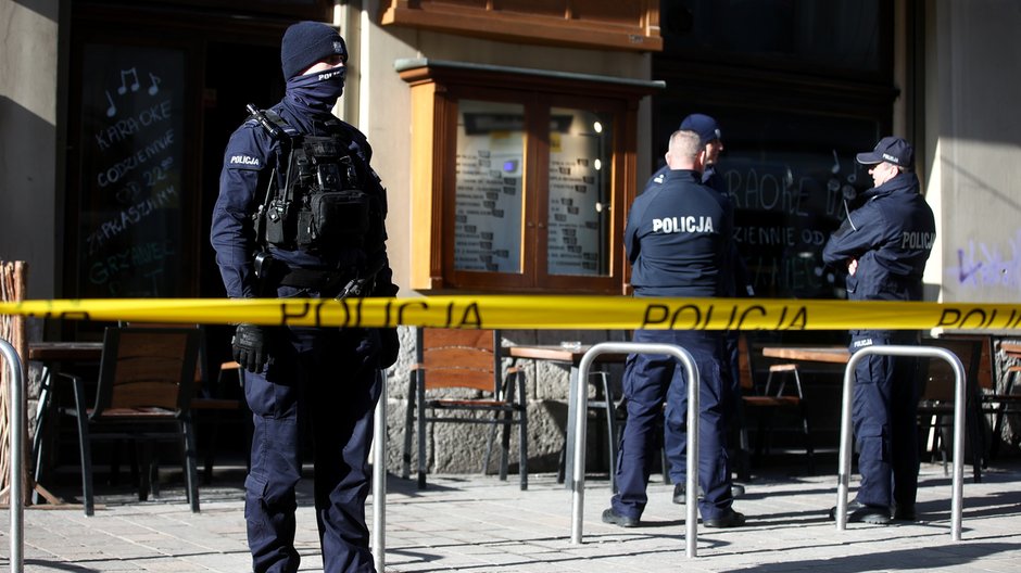 Policja w okolicy baru przy ul. Sławkowskiej w Centrum Krakowa