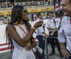 Naomi Campbell w białej sukience na GP Bahrajnu
