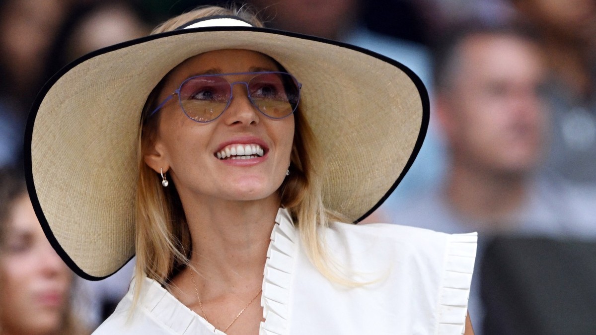 Novak bije bitku na Vimbldonu, a na tribinama Jelena Đoković krade šou u Dior haljini