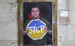 Zełenski dla "Bilda": Giniemy także za was. Zostaję w Kijowie, nie chcę być słabeuszem