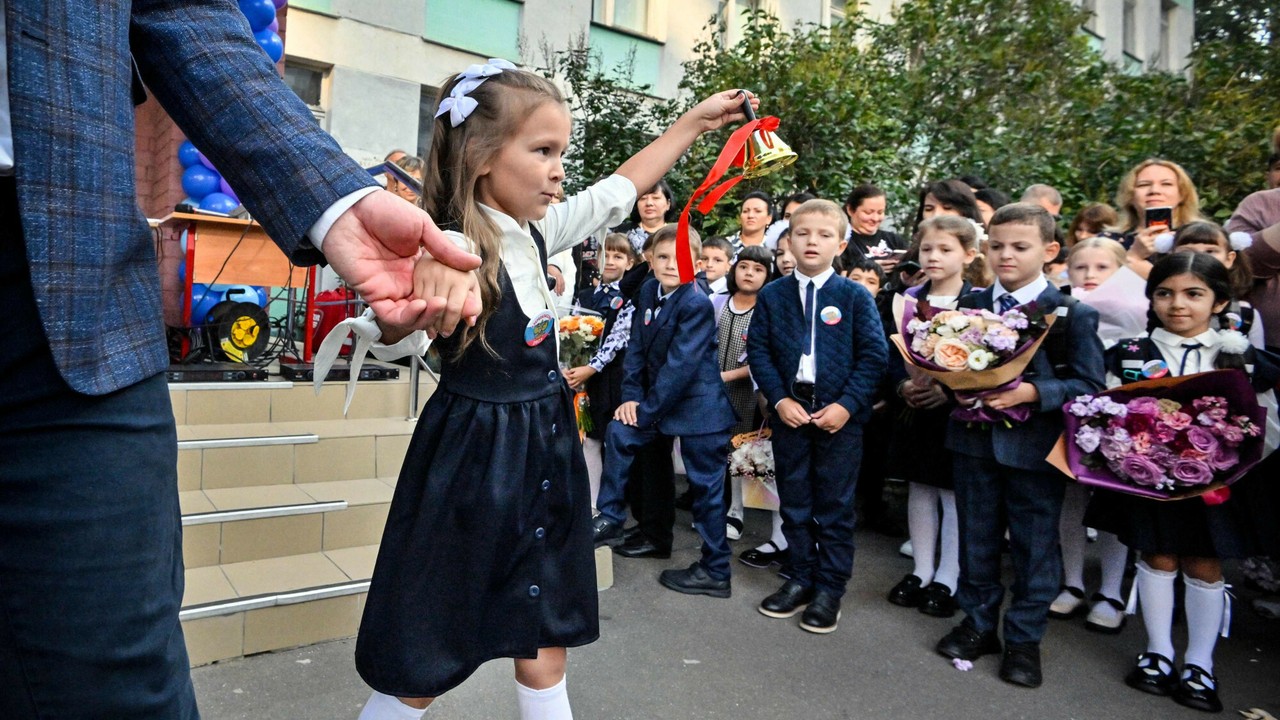 "Lekcje o rodzinie" po rosyjsku. "Nie musicie iść na studia, bo i tak urodzicie dzieci"