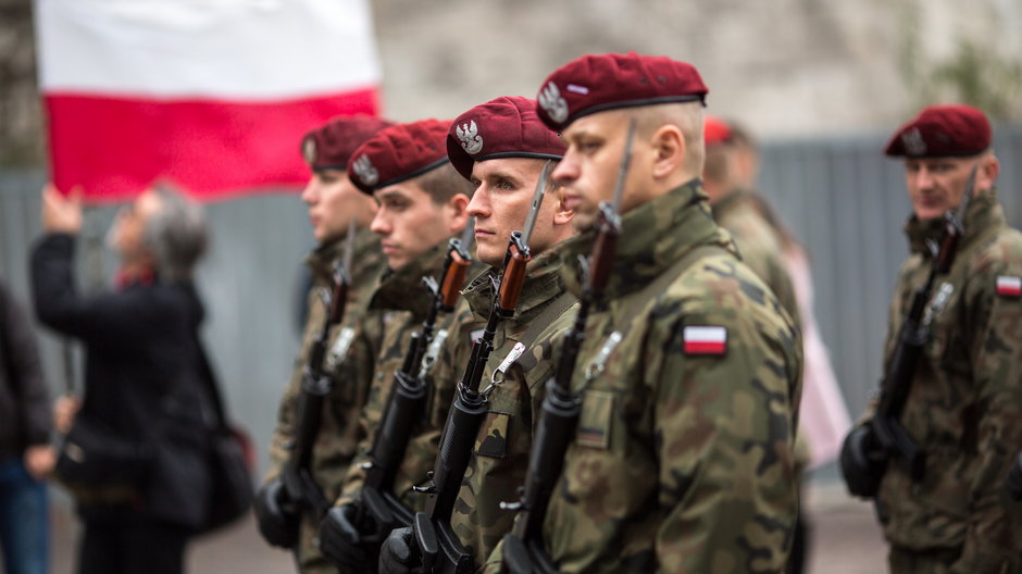 Polskie wojsko - żołnierze podczas parady