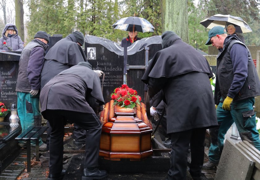 Profesor Krzysztof Indecki nie żyje. Spoczął przy tragicznie zmarłej żonie