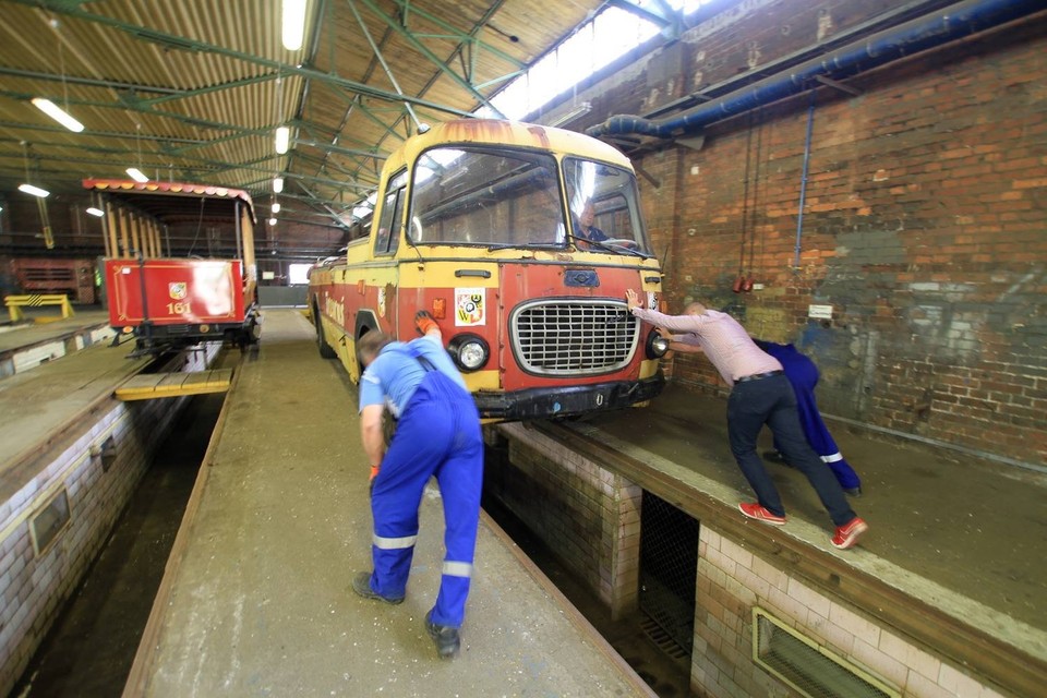 "Fredruś", czyli wrocławski autobus-kabriolet trafił w końcu pod dach